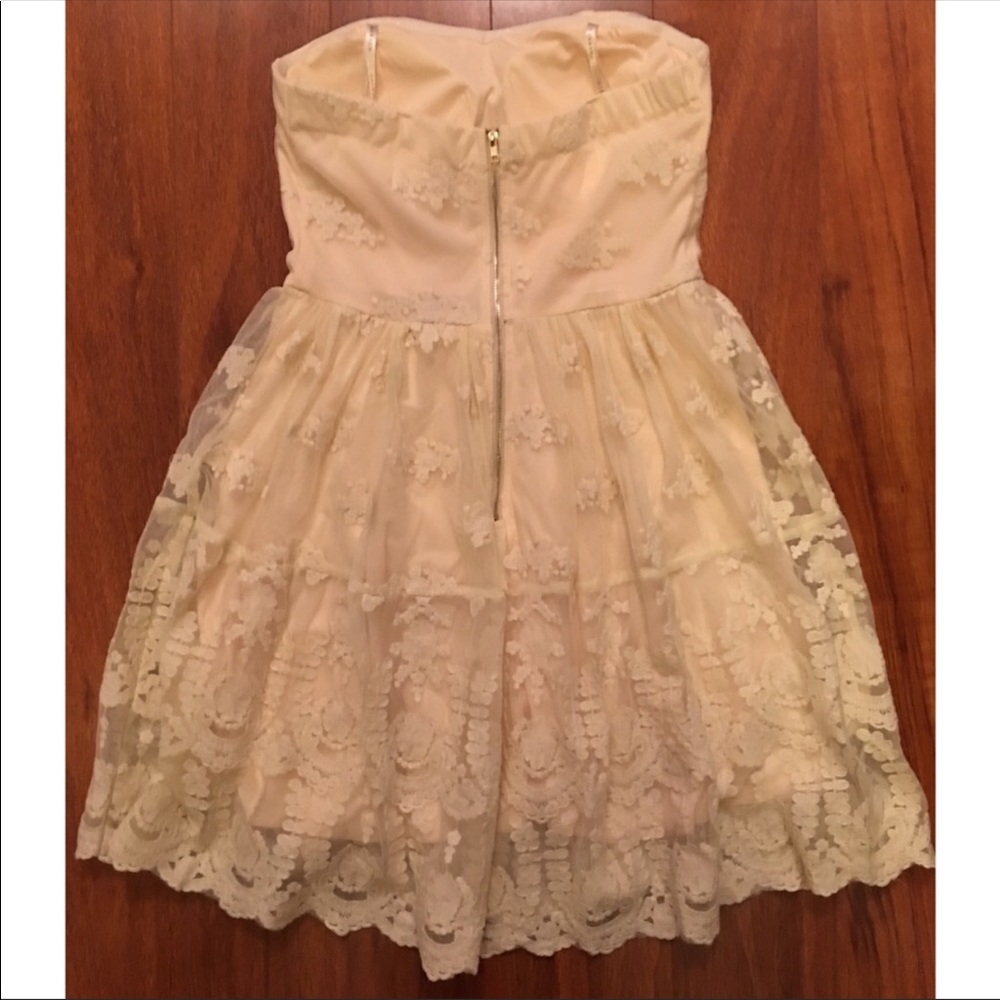 ✨GORGEOUS LACE STRAPLESS FULLY LINED DRESS-SMALL✨ - Picture 4 of 6